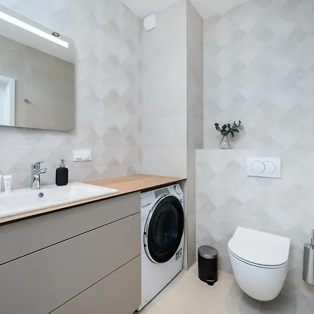 Widzewska Superior By Bookinghost * Łódź